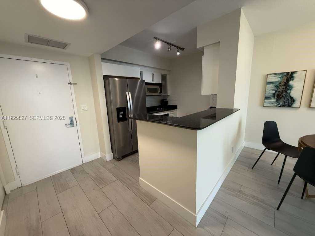 Small Image of 325 SOUTH BISCAYNE BLVD #2816, Miami Number 5