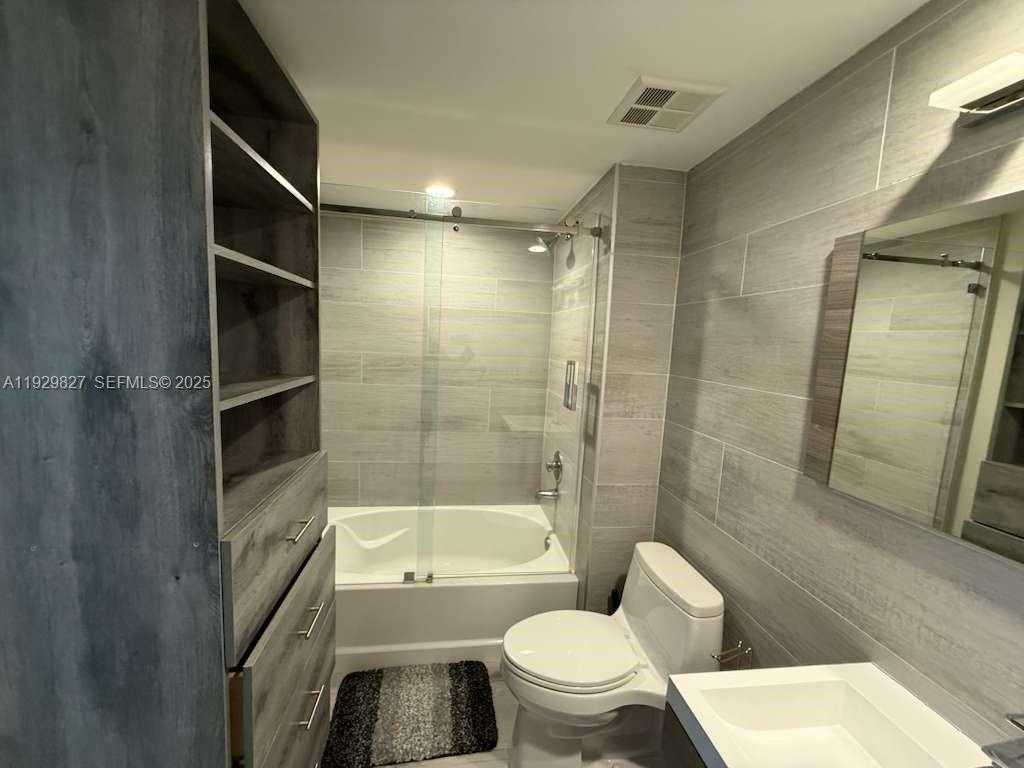 Small Image of 325 SOUTH BISCAYNE BLVD #2816, Miami Number 8
