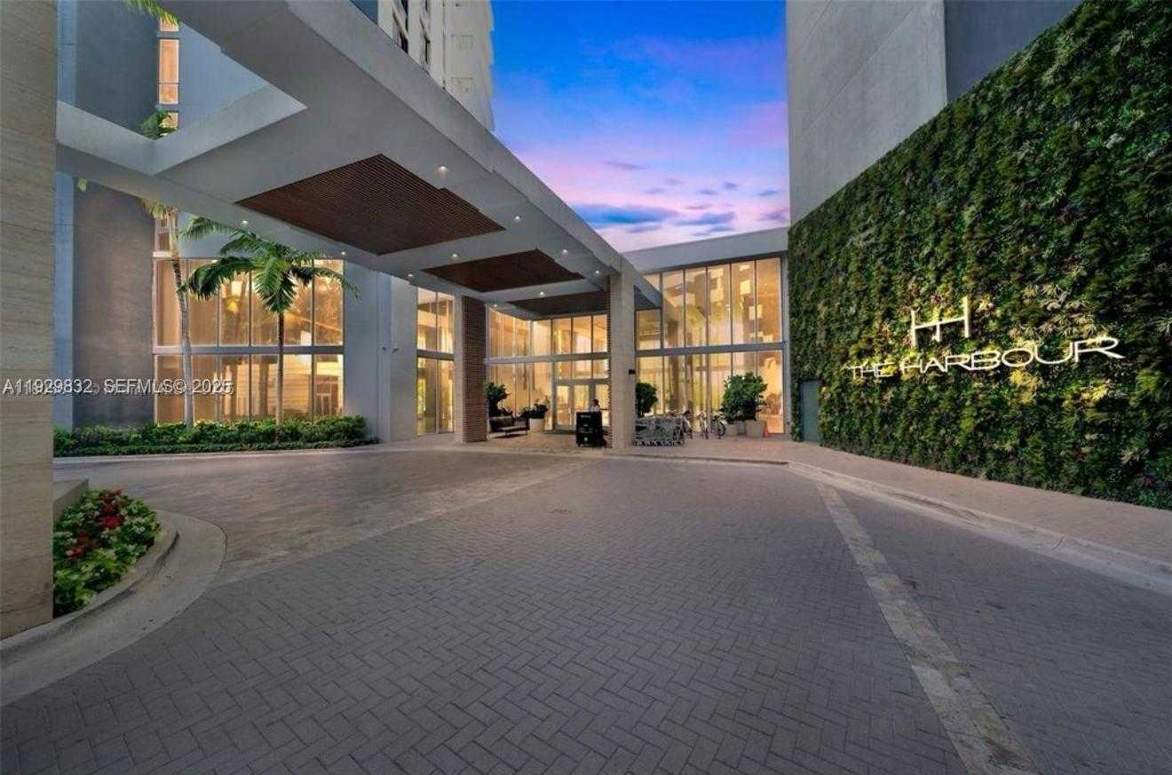 Small Image of 16385 BISCAYNE BLVD #301, North Miami Beach Number 2