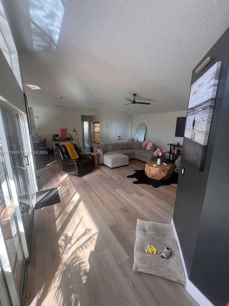 Imagen de Pequeño Objeto