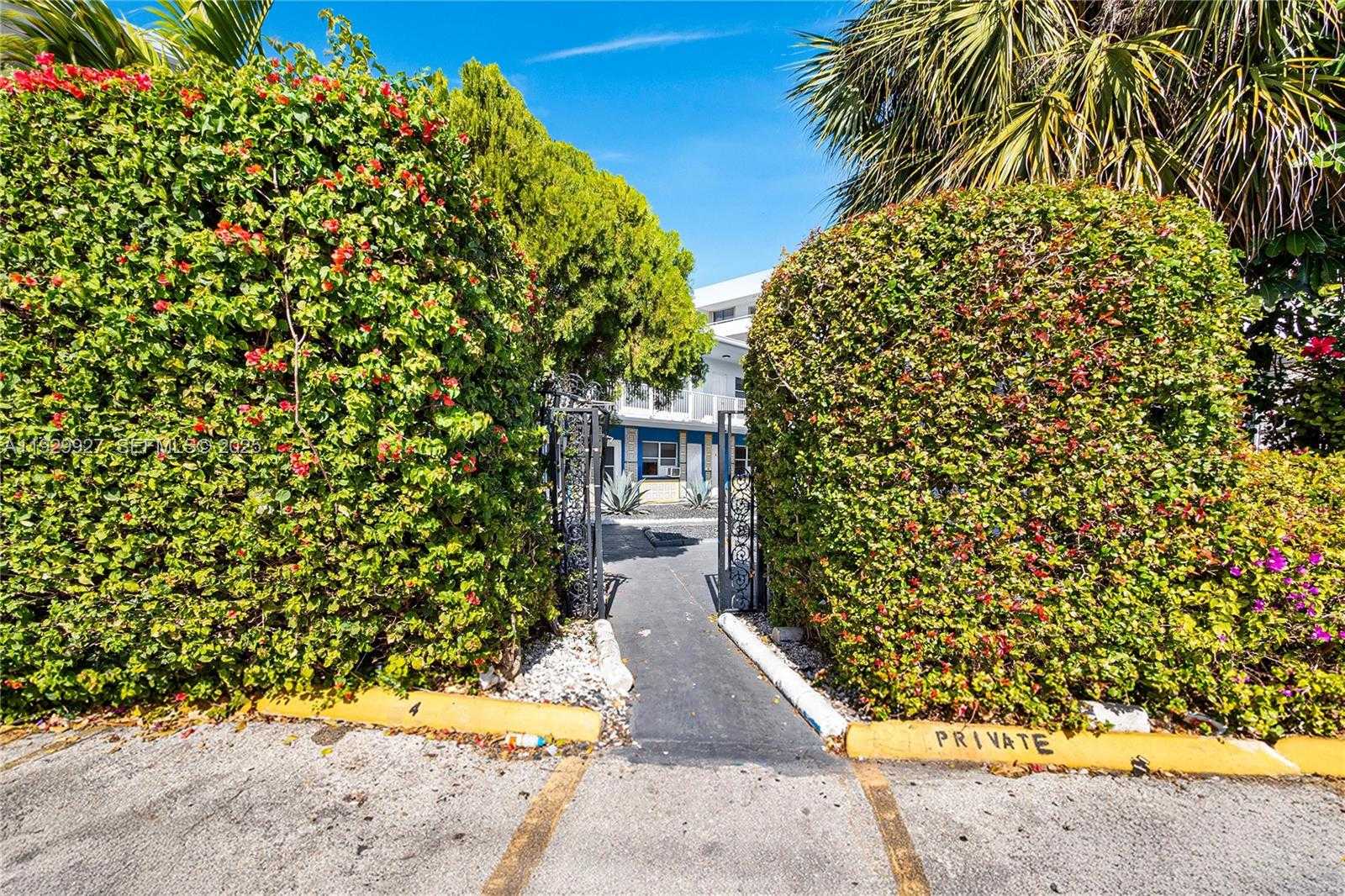 Small Image of 7271 GARY AVE #6, Miami Beach Number 2