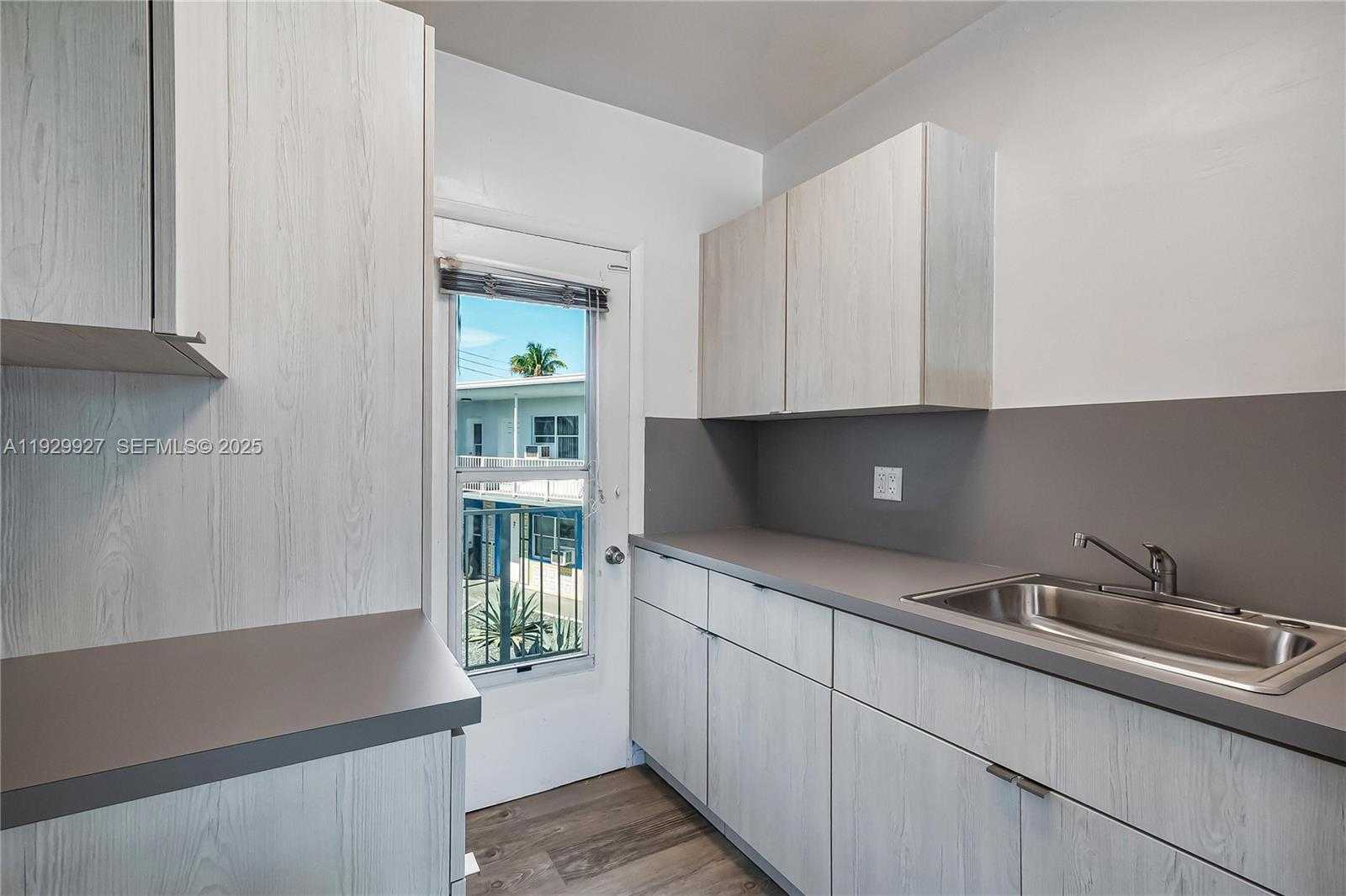 Small Image of 7271 GARY AVE #6, Miami Beach Number 7