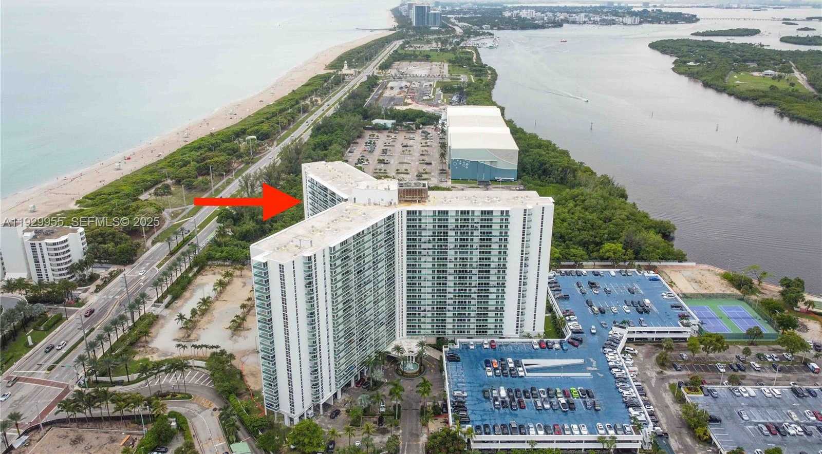 Small Image of 100 BAYVIEW DR #2014, Sunny Isles Beach Number 1