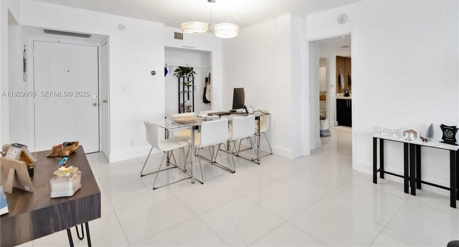 Small Image of 100 BAYVIEW DR #2014, Sunny Isles Beach Number 10