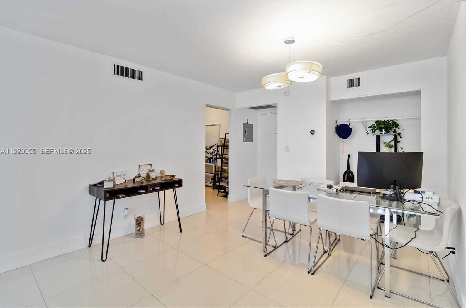 Small Image of 100 BAYVIEW DR #2014, Sunny Isles Beach Number 11