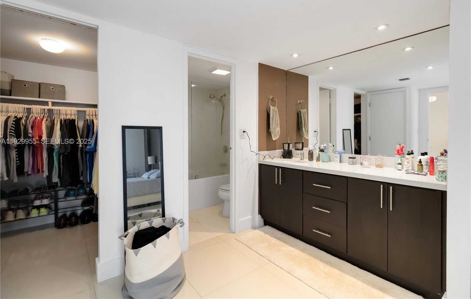 Small Image of 100 BAYVIEW DR #2014, Sunny Isles Beach Number 14