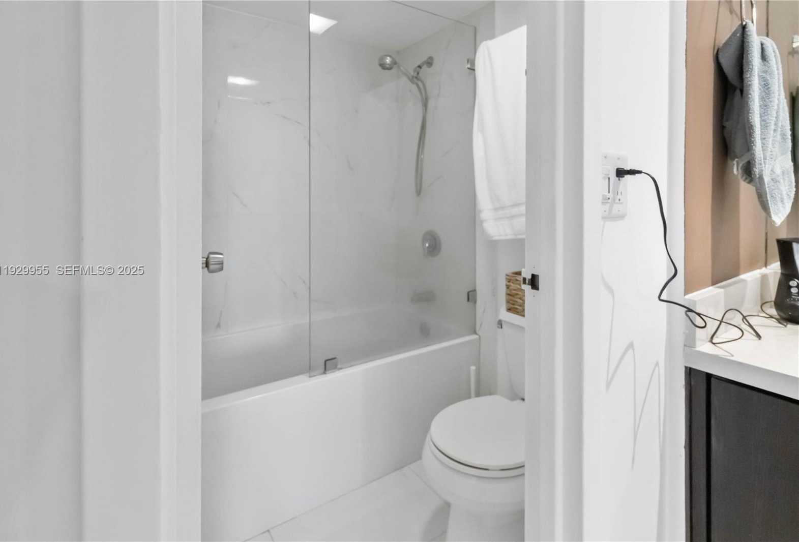 Small Image of 100 BAYVIEW DR #2014, Sunny Isles Beach Number 15