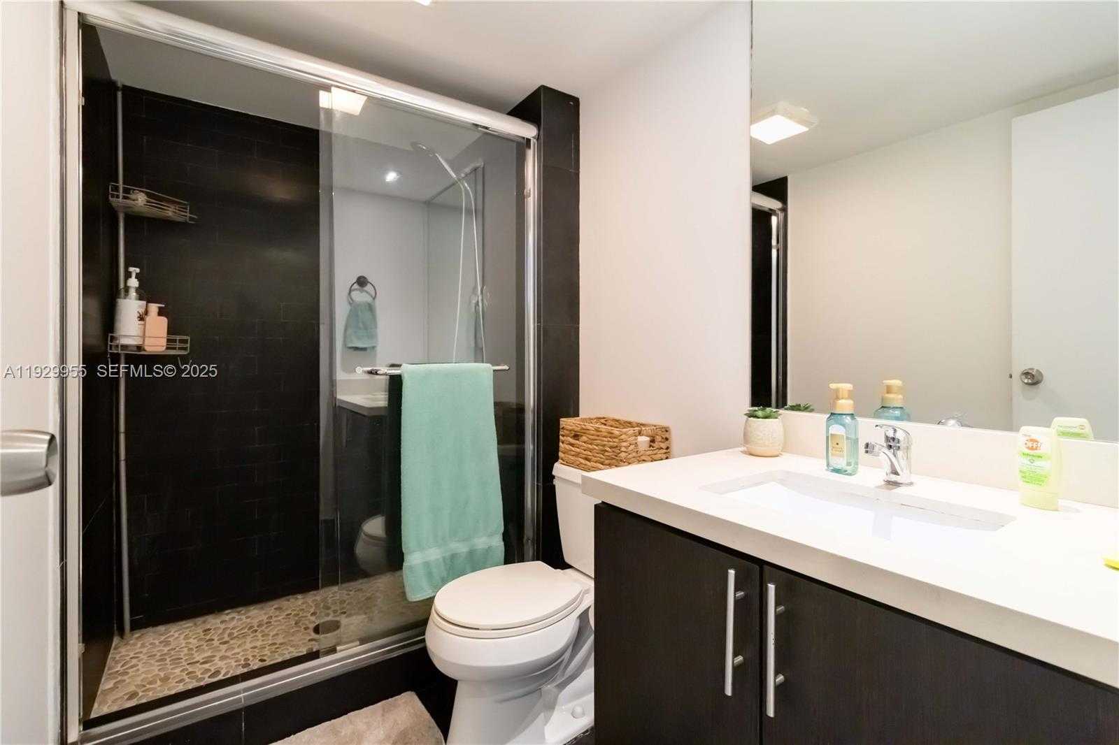 Small Image of 100 BAYVIEW DR #2014, Sunny Isles Beach Number 19