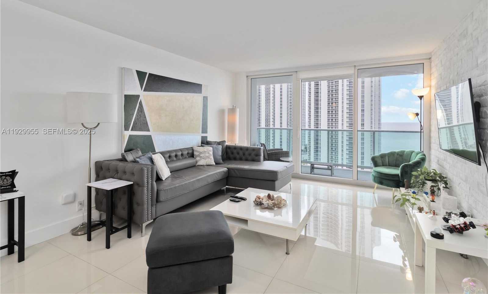 Small Image of 100 BAYVIEW DR #2014, Sunny Isles Beach Number 2