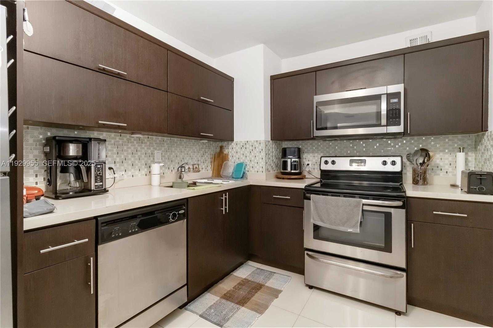 Small Image of 100 BAYVIEW DR #2014, Sunny Isles Beach Number 3