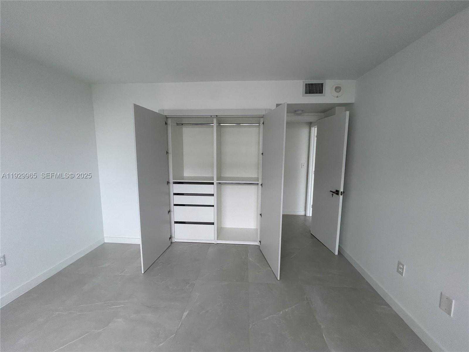 Imagen de Pequeño Objeto