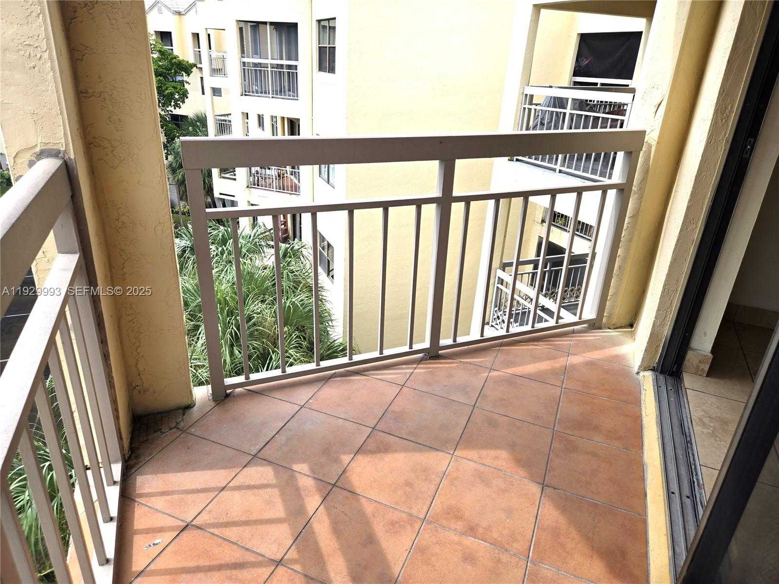 Small Image of 8290 LAKE DR #541, Doral Number 11