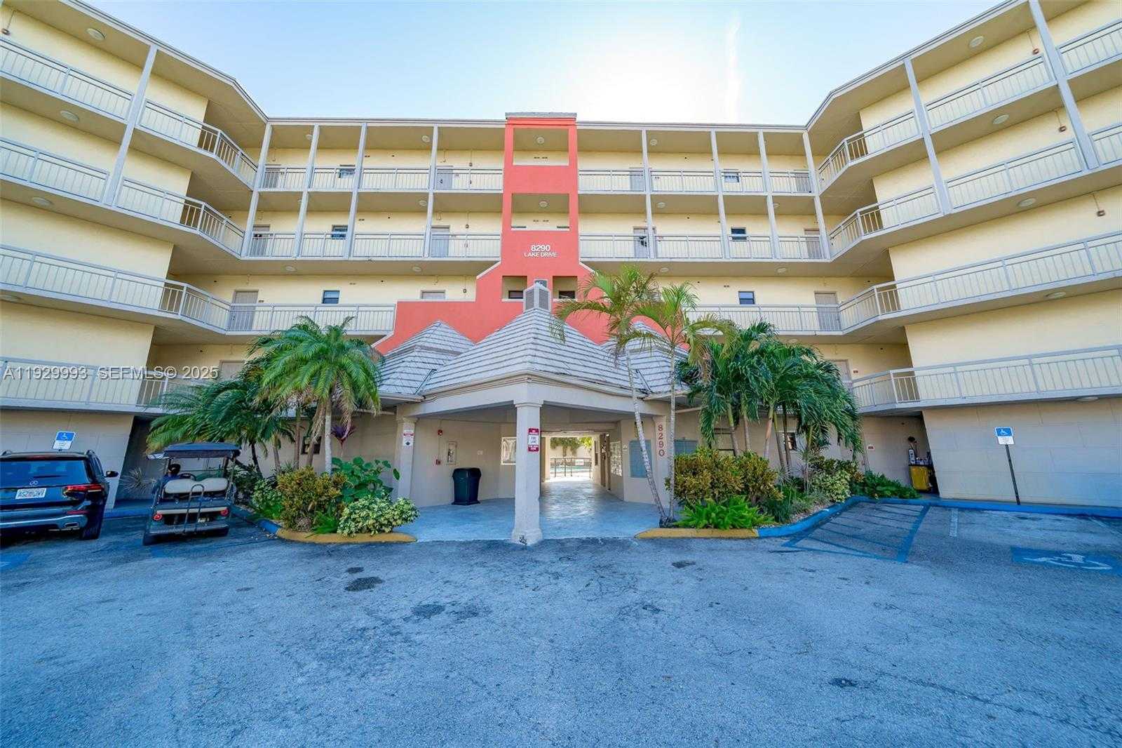 Small Image of 8290 LAKE DR #541, Doral Number 12