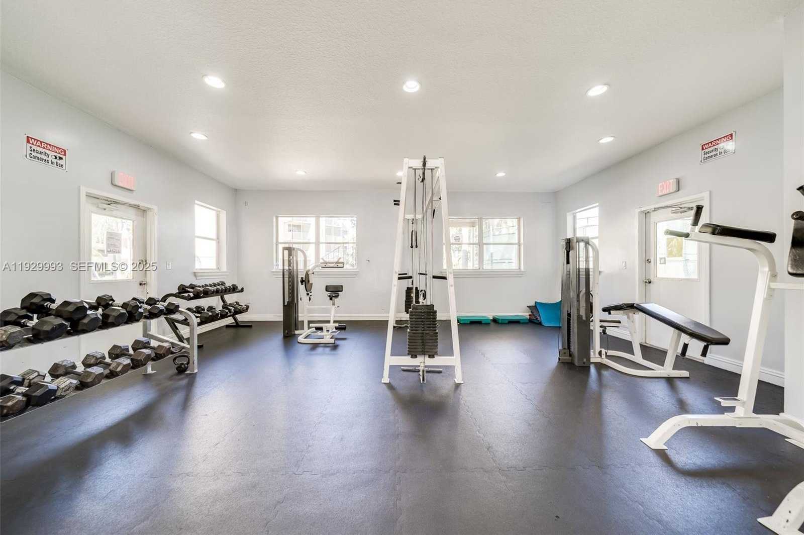 Small Image of 8290 LAKE DR #541, Doral Number 14