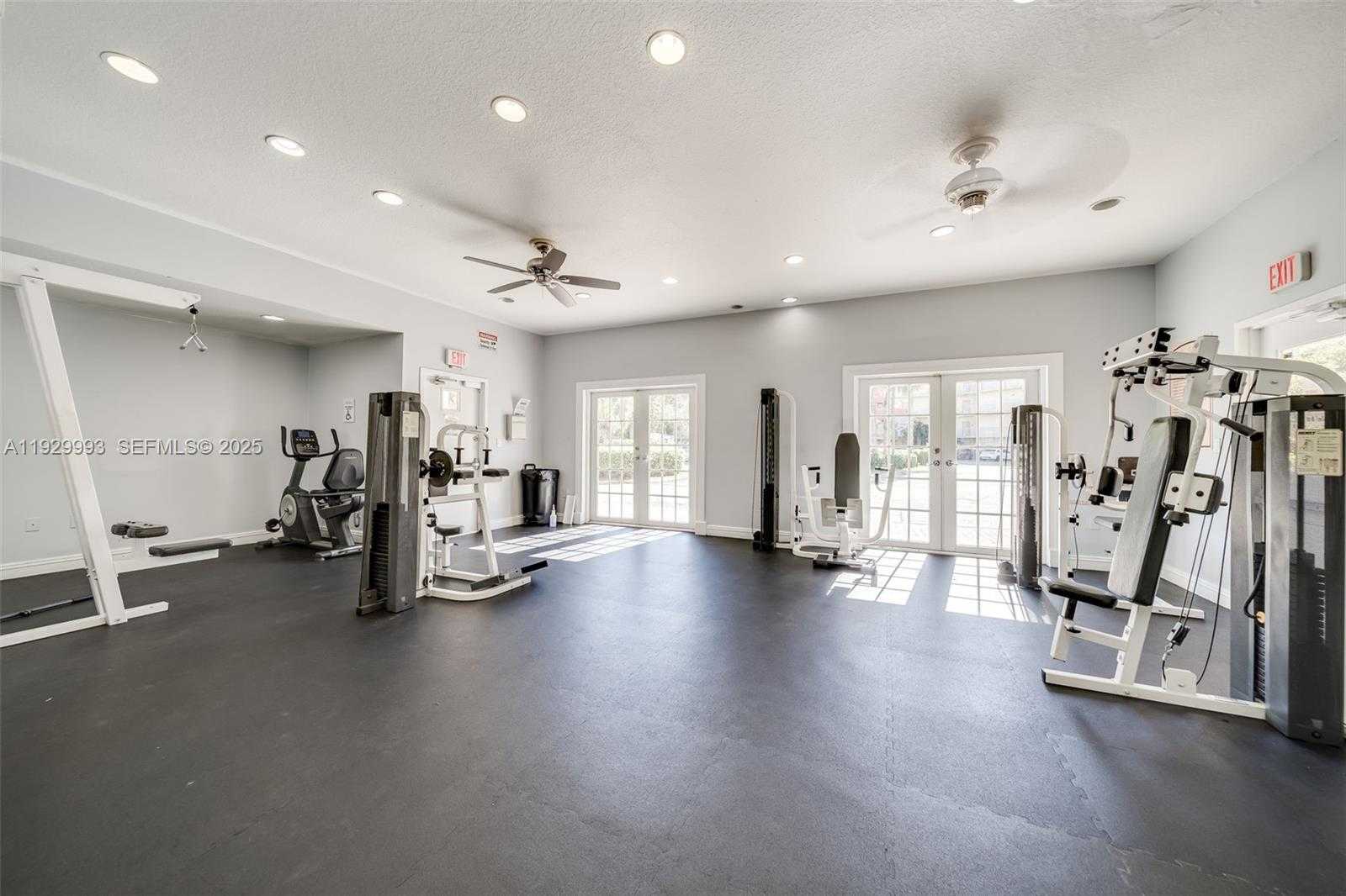 Small Image of 8290 LAKE DR #541, Doral Number 15