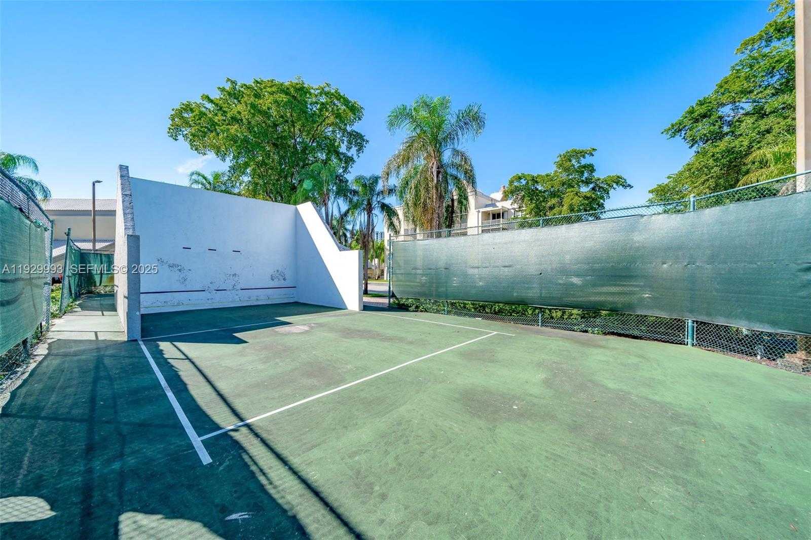 Small Image of 8290 LAKE DR #541, Doral Number 18