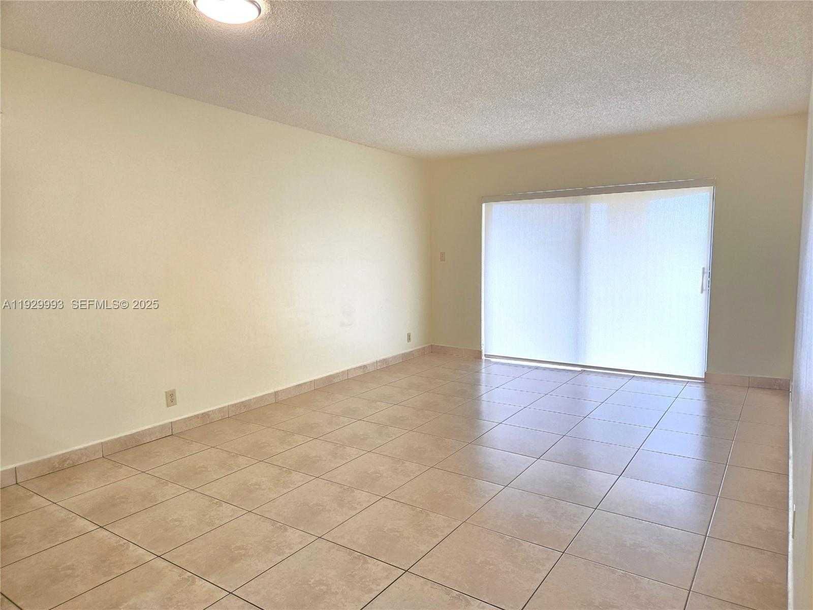 Small Image of 8290 LAKE DR #541, Doral Number 5