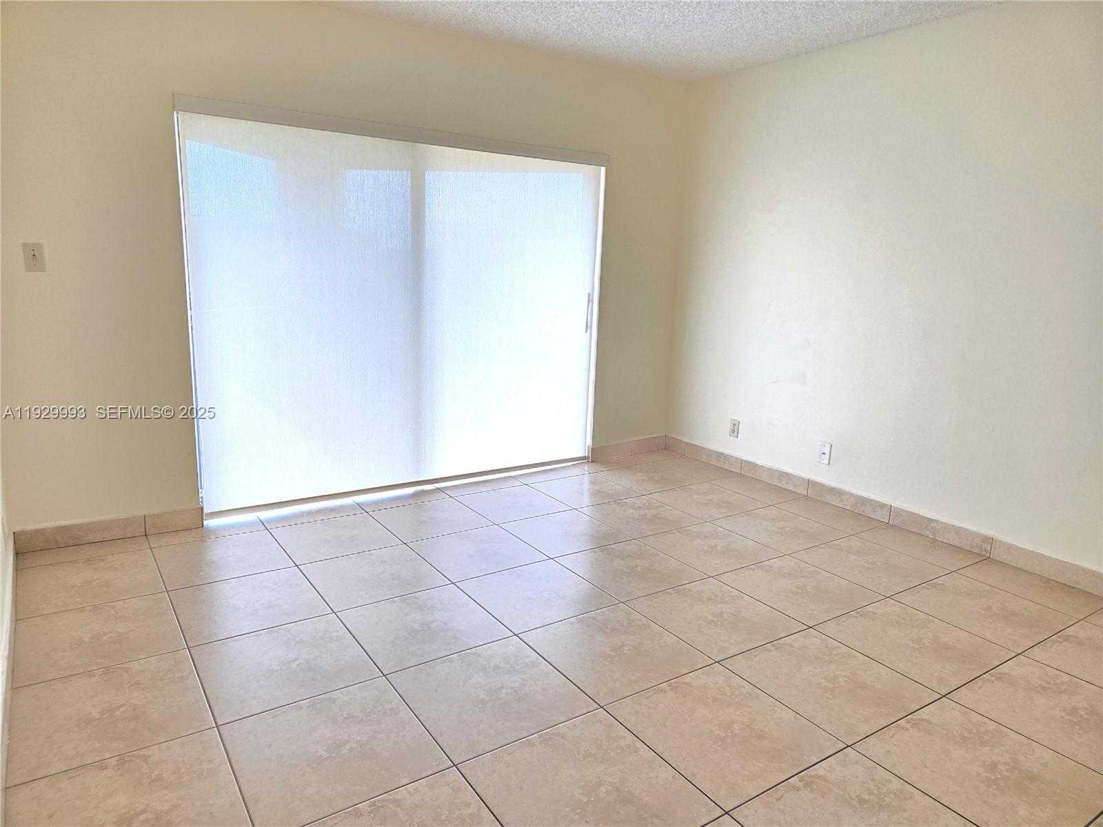 Small Image of 8290 LAKE DR #541, Doral Number 6
