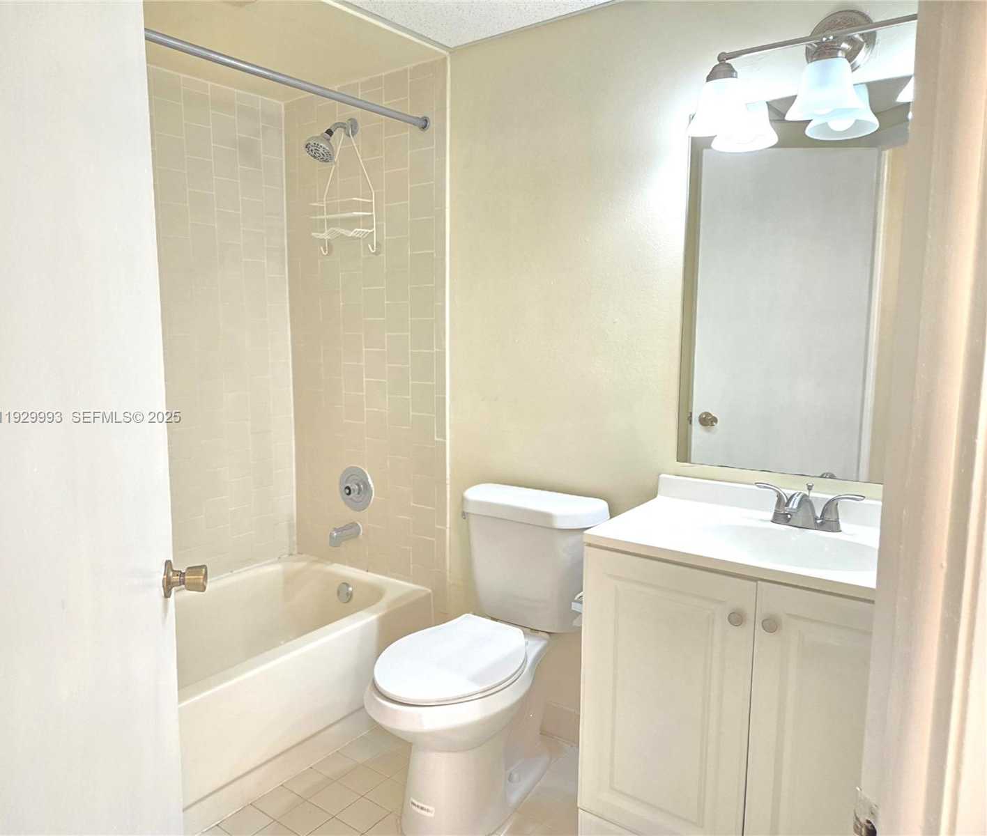 Small Image of 8290 LAKE DR #541, Doral Number 7