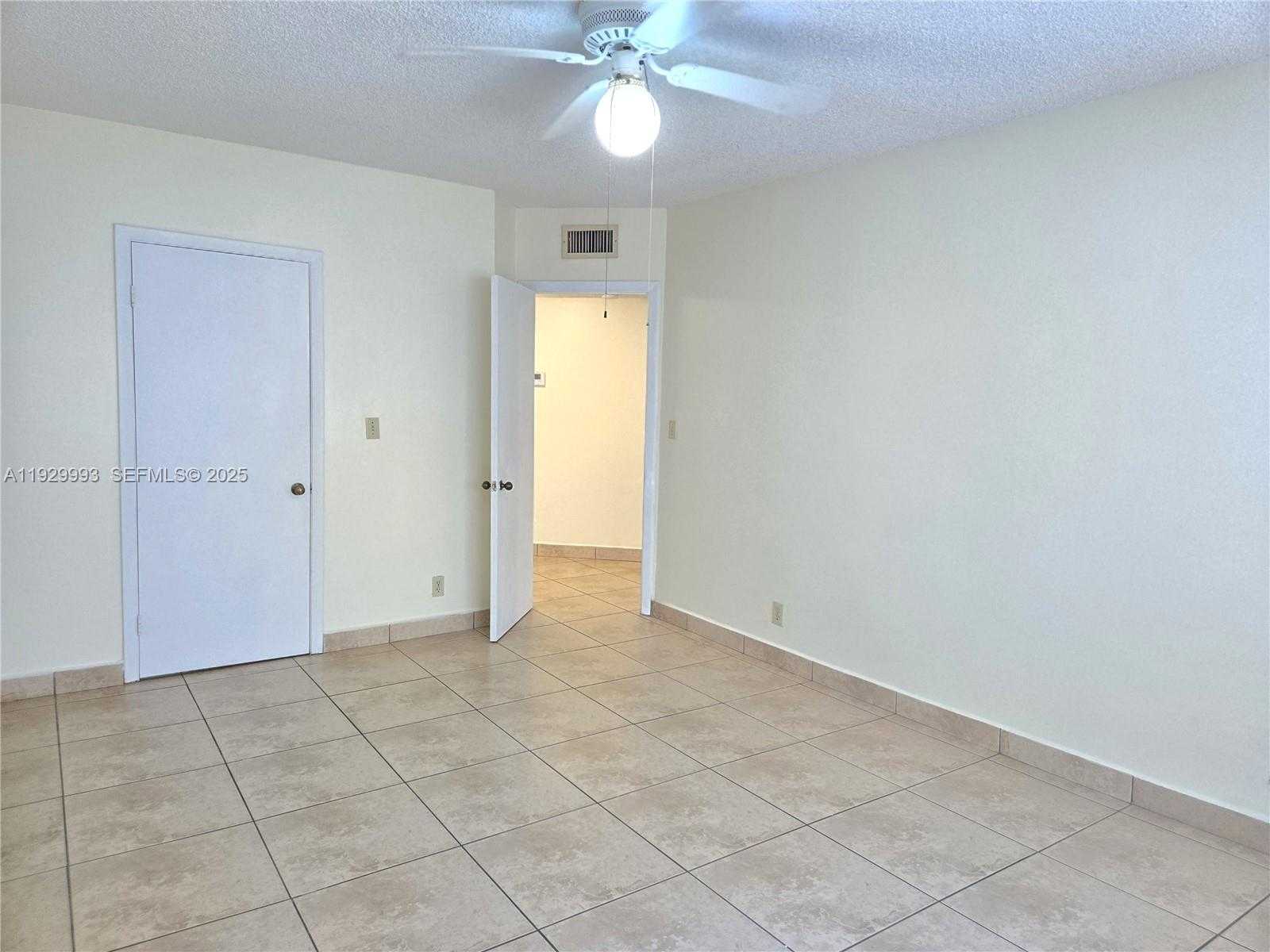 Small Image of 8290 LAKE DR #541, Doral Number 9