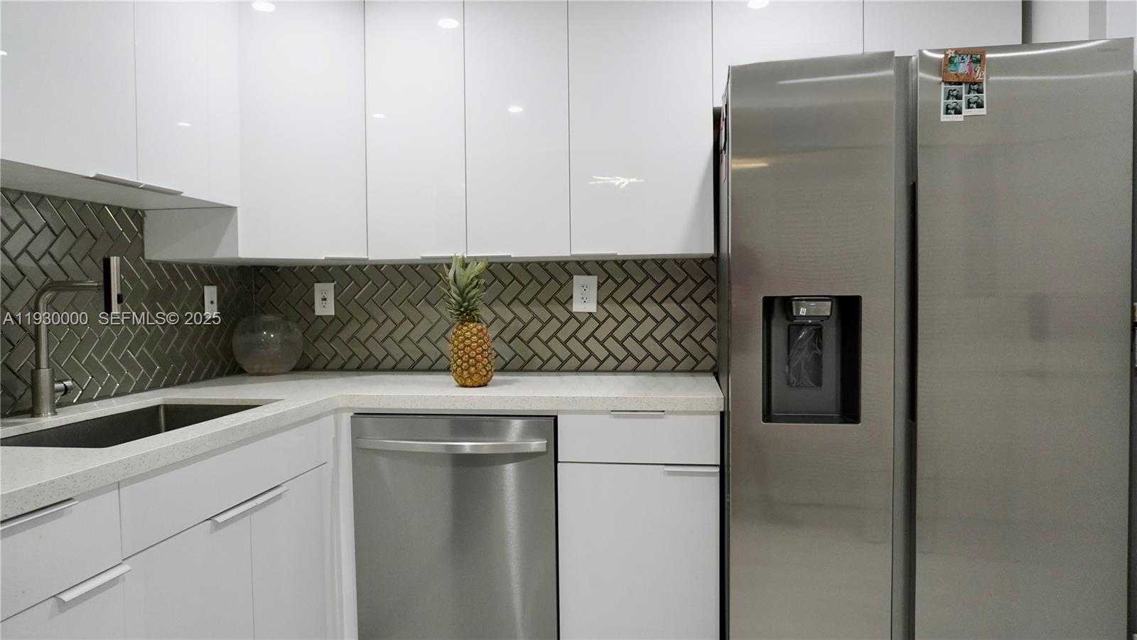 Small Image of 1833 SOUTH OCEAN DR #609, Hallandale Beach Number 3