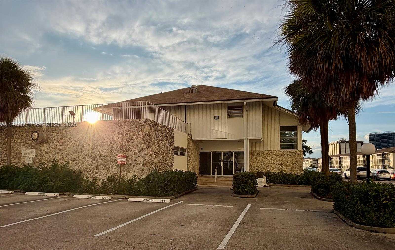 Small Image of 1833 SOUTH OCEAN DR #609, Hallandale Beach Number 32