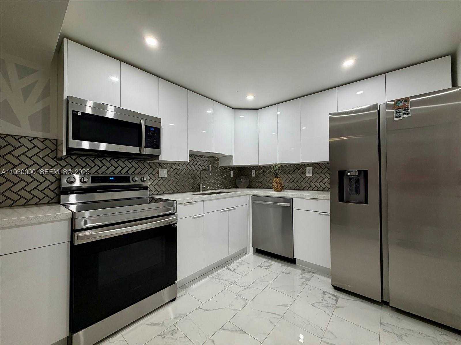 Small Image of 1833 SOUTH OCEAN DR #609, Hallandale Beach Number 4