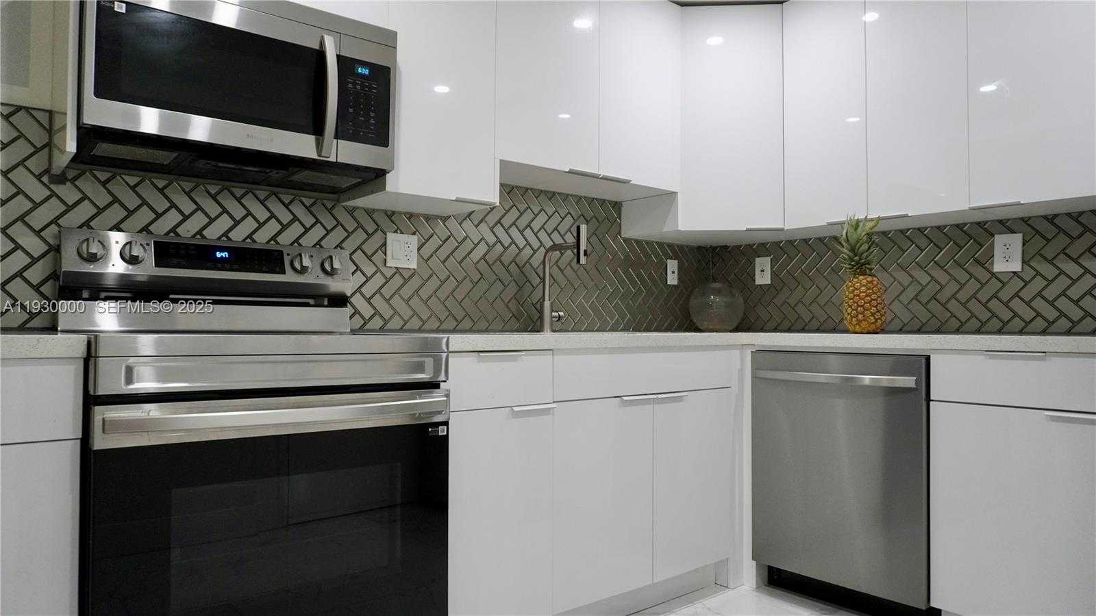 Small Image of 1833 SOUTH OCEAN DR #609, Hallandale Beach Number 5