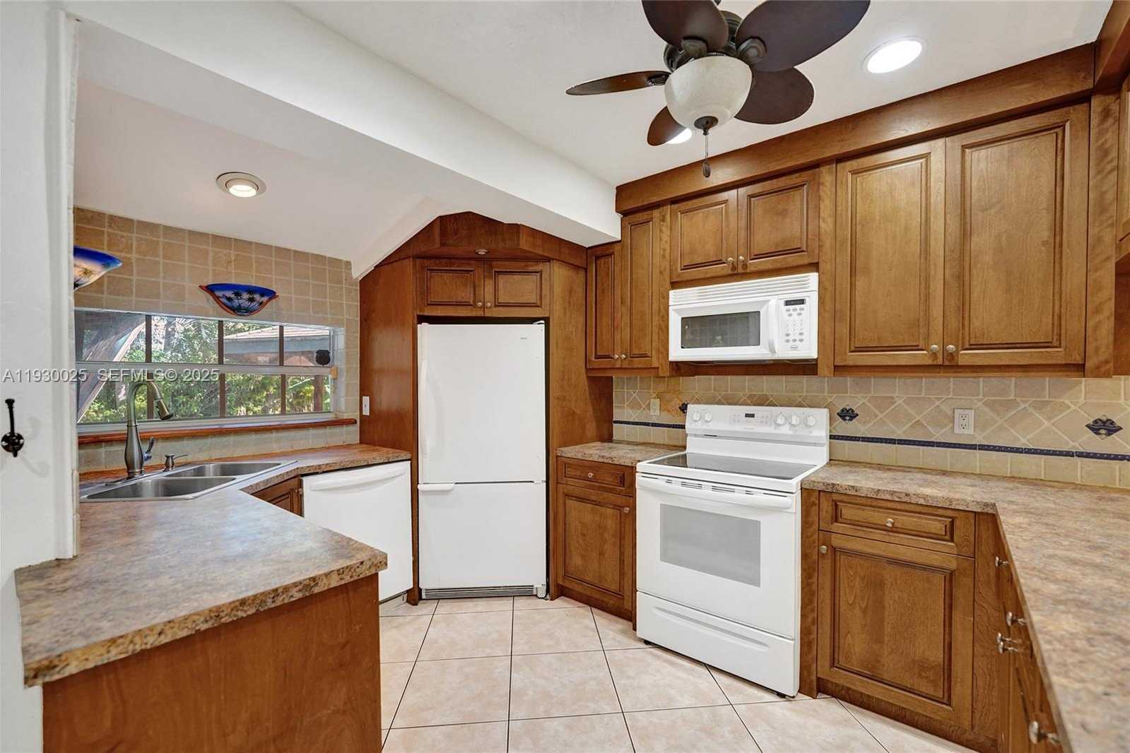 Small Image of 2611 ROOSEVELT ST, Hollywood Number 11