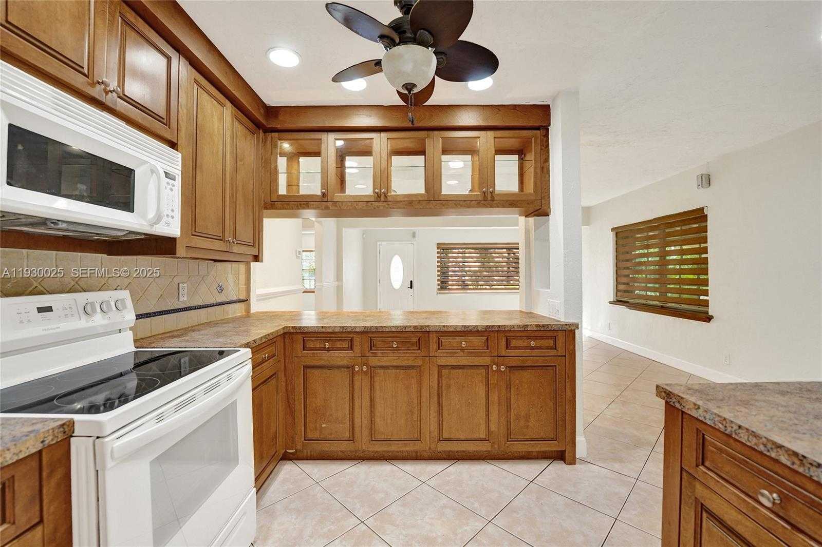 Small Image of 2611 ROOSEVELT ST, Hollywood Number 13