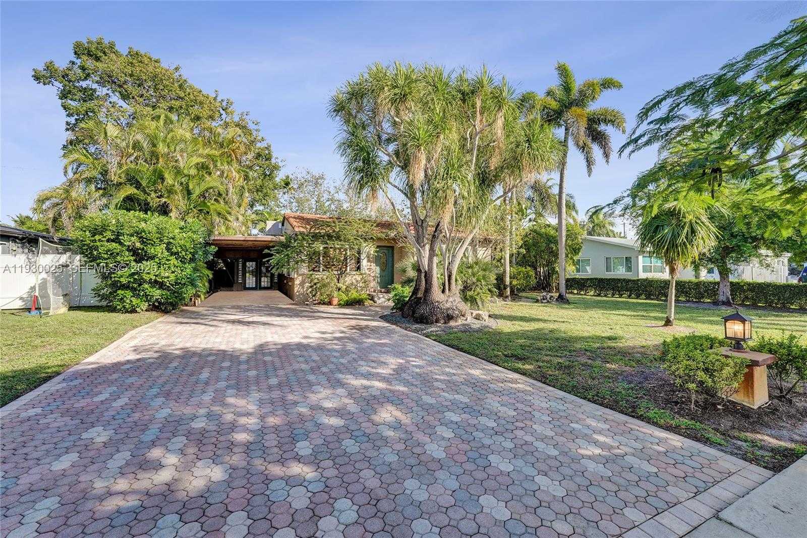 Small Image of 2611 ROOSEVELT ST, Hollywood Number 2