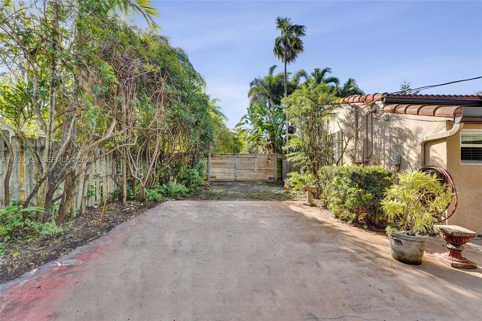 Small Image of 2611 ROOSEVELT ST, Hollywood Number 31