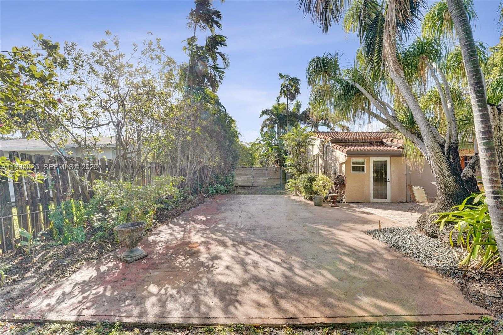 Small Image of 2611 ROOSEVELT ST, Hollywood Number 32