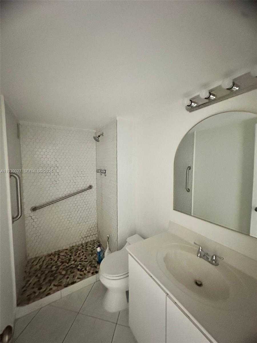 Small Image of 5555 COLLINS AVE #8Z, Miami Beach Number 11