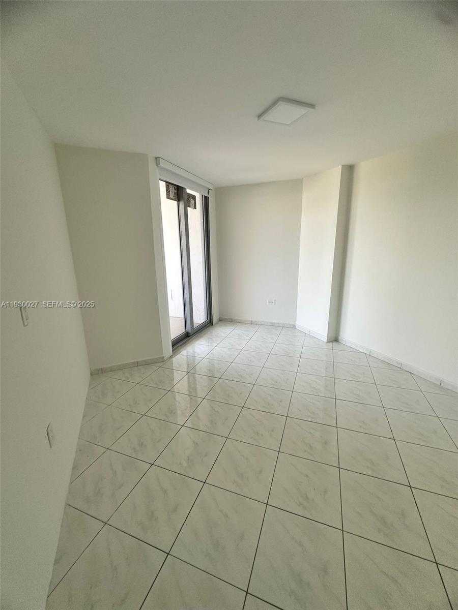 Small Image of 5555 COLLINS AVE #8Z, Miami Beach Number 15