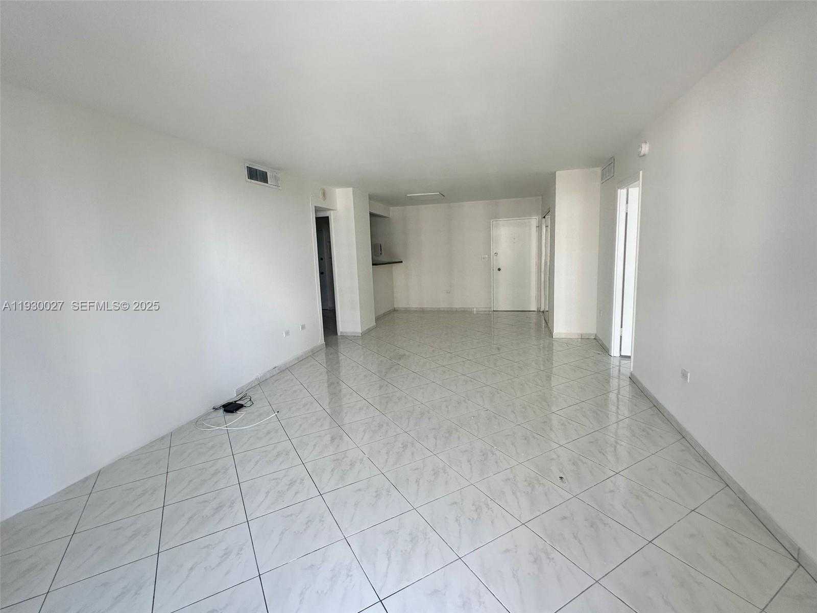 Small Image of 5555 COLLINS AVE #8Z, Miami Beach Number 30