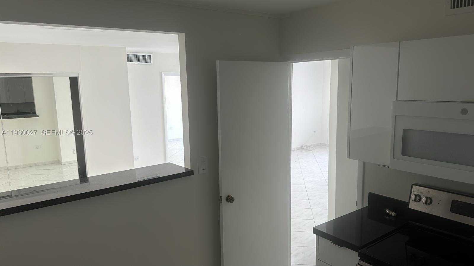 Small Image of 5555 COLLINS AVE #8Z, Miami Beach Number 32