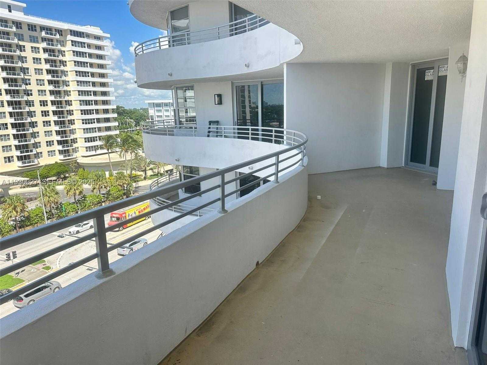 Small Image of 5555 COLLINS AVE #8Z, Miami Beach Number 7