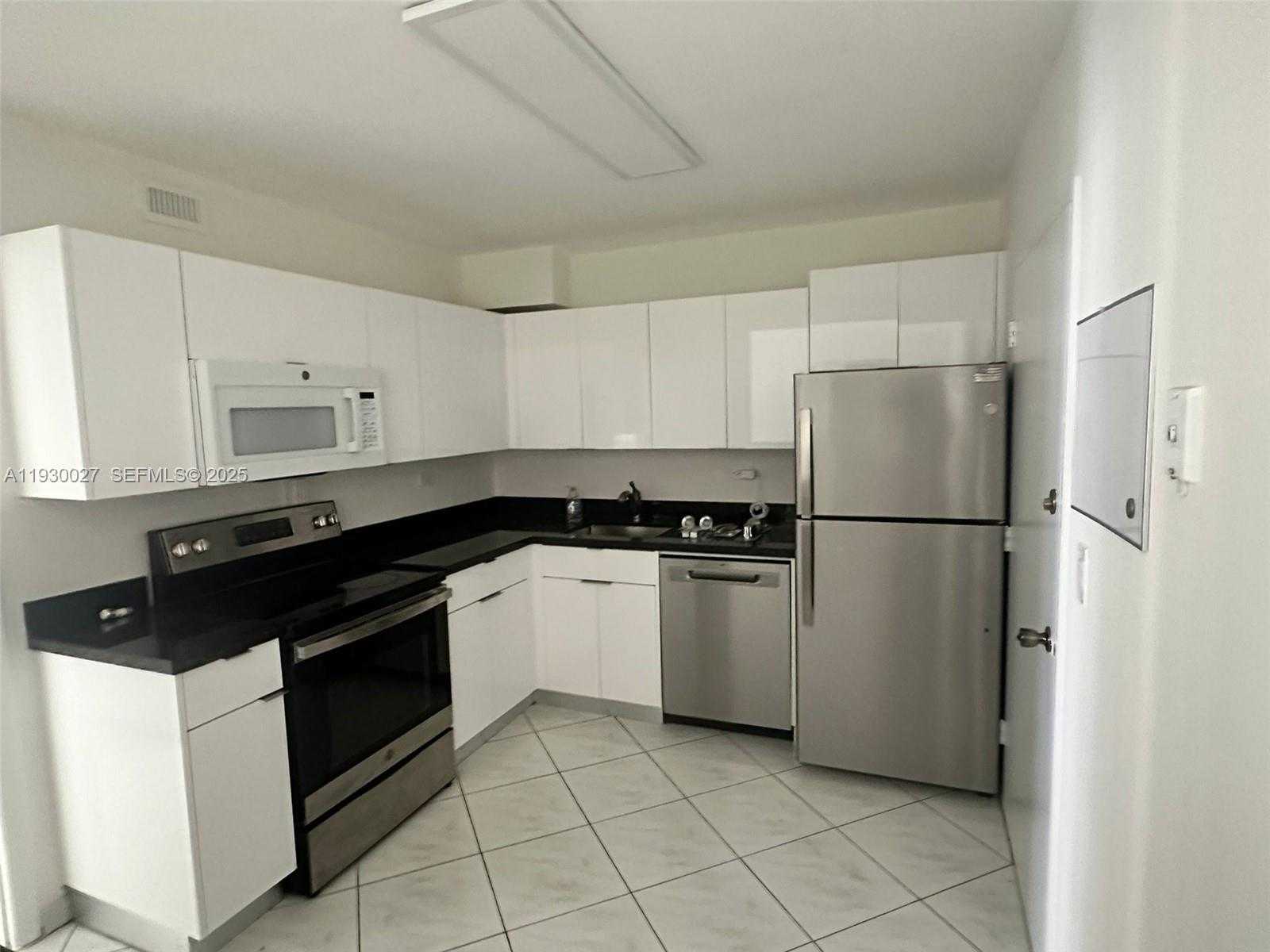 Small Image of 5555 COLLINS AVE #8Z, Miami Beach Number 8
