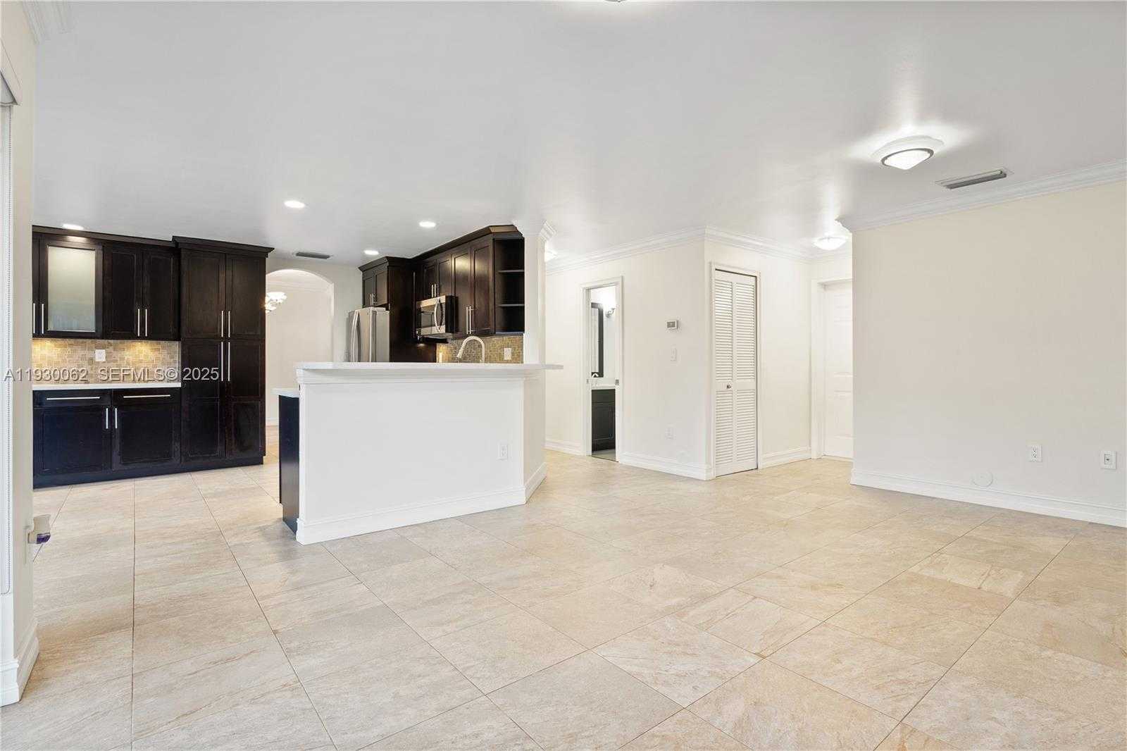 Small Image of 11071 NORTH WEST 47TH LN, Doral Number 15