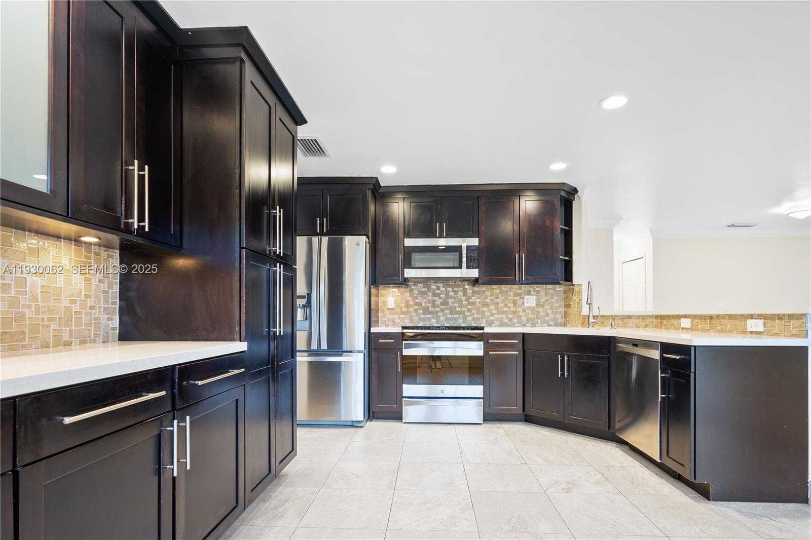 Small Image of 11071 NORTH WEST 47TH LN, Doral Number 3