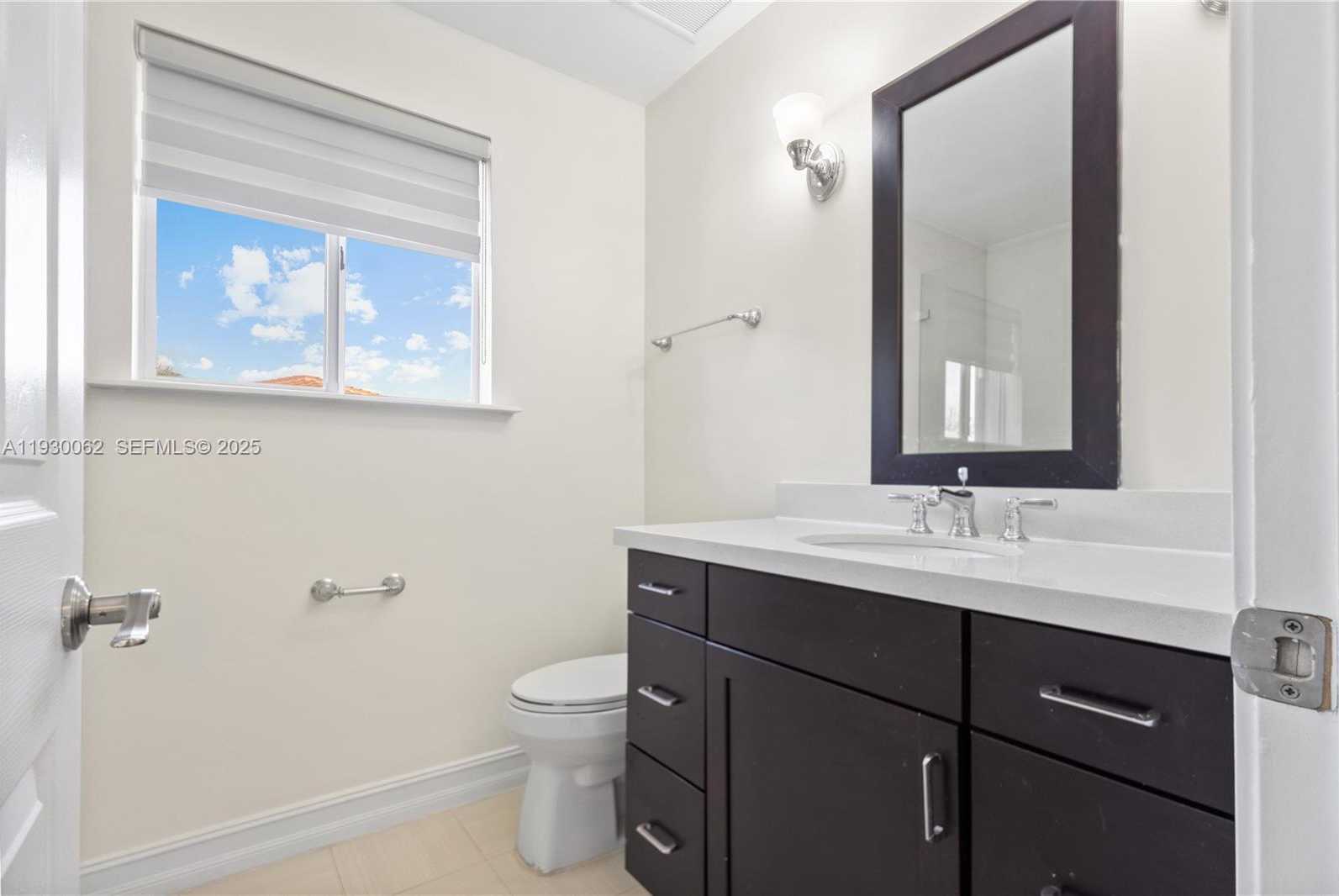 Small Image of 11071 NORTH WEST 47TH LN, Doral Number 34