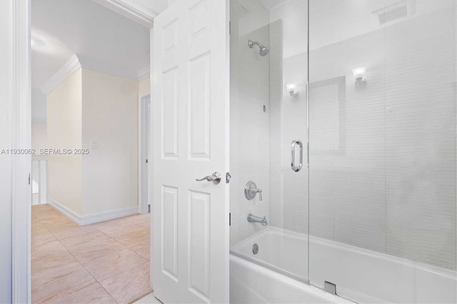 Small Image of 11071 NORTH WEST 47TH LN, Doral Number 35