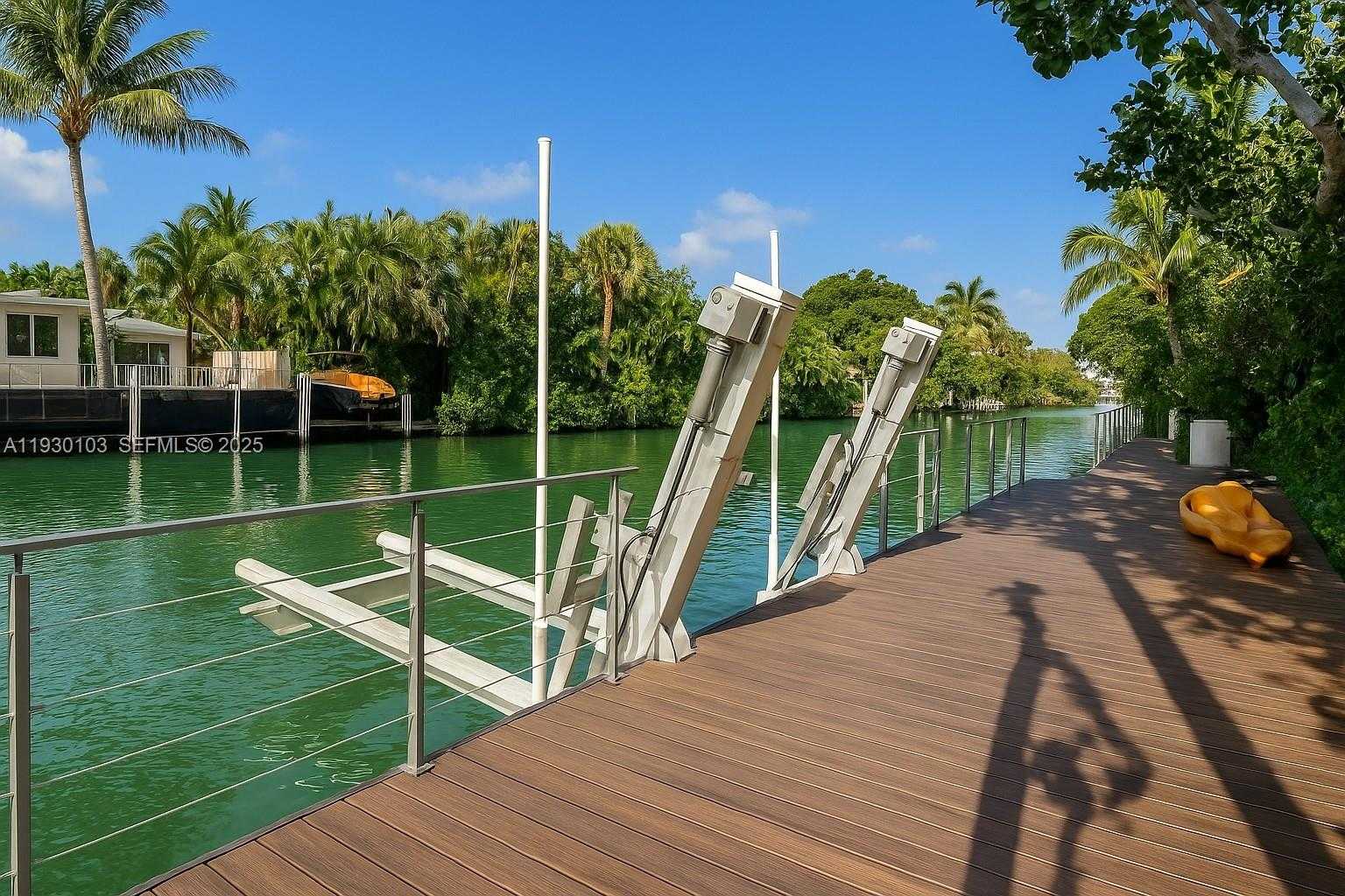 Small Image of 1490 CLEVELAND RD, Miami Beach Number 3