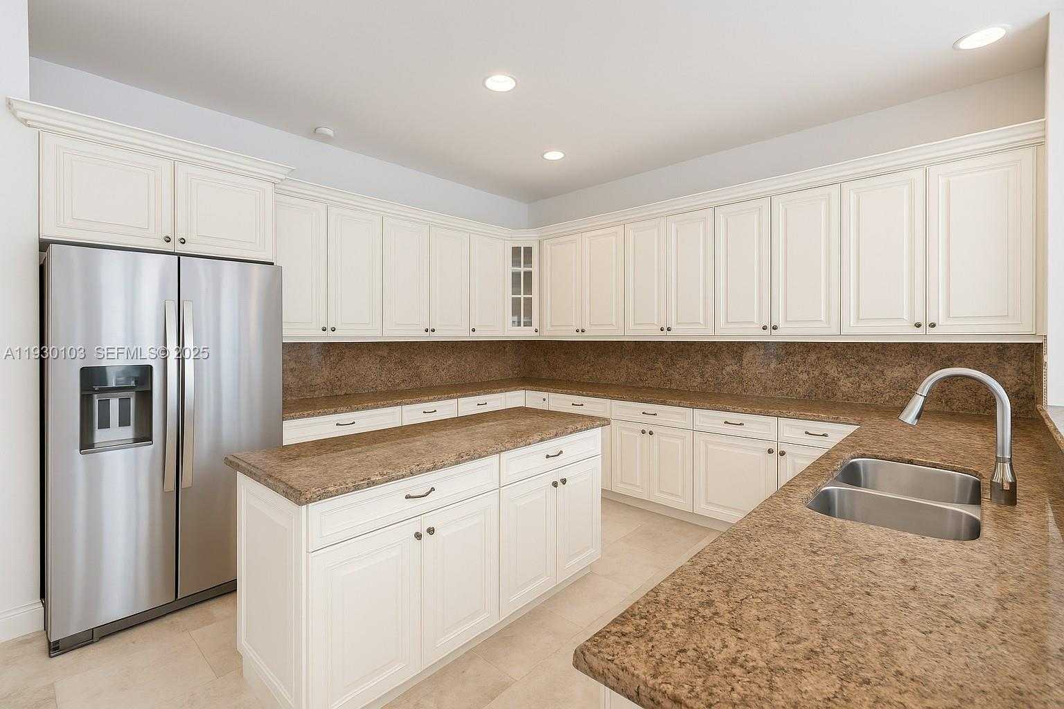 Small Image of 1490 CLEVELAND RD, Miami Beach Number 5