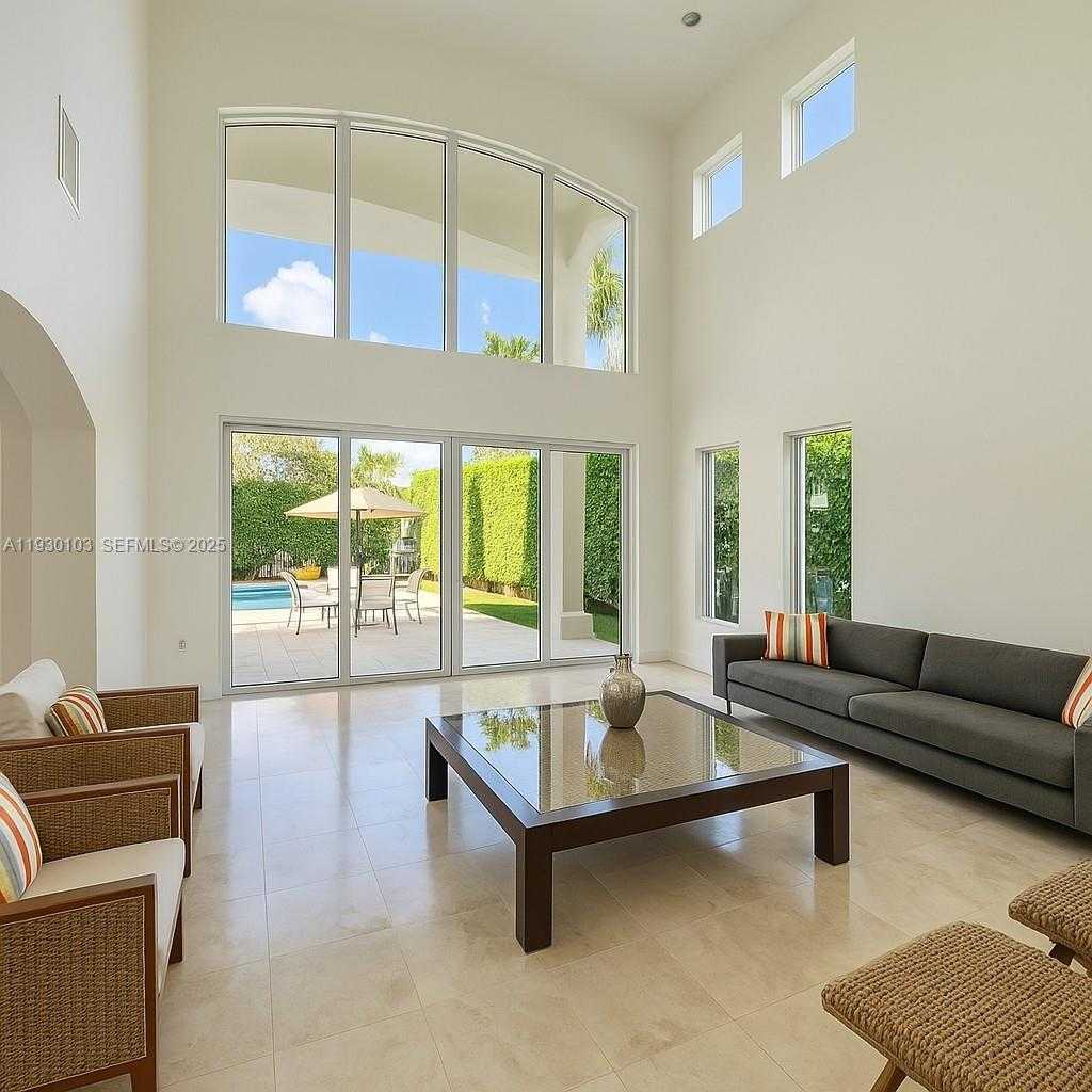 Small Image of 1490 CLEVELAND RD, Miami Beach Number 6