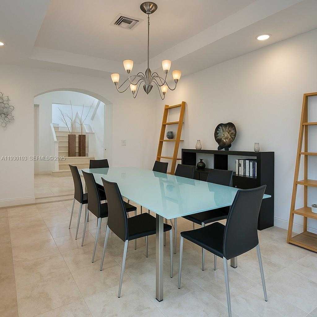 Small Image of 1490 CLEVELAND RD, Miami Beach Number 7
