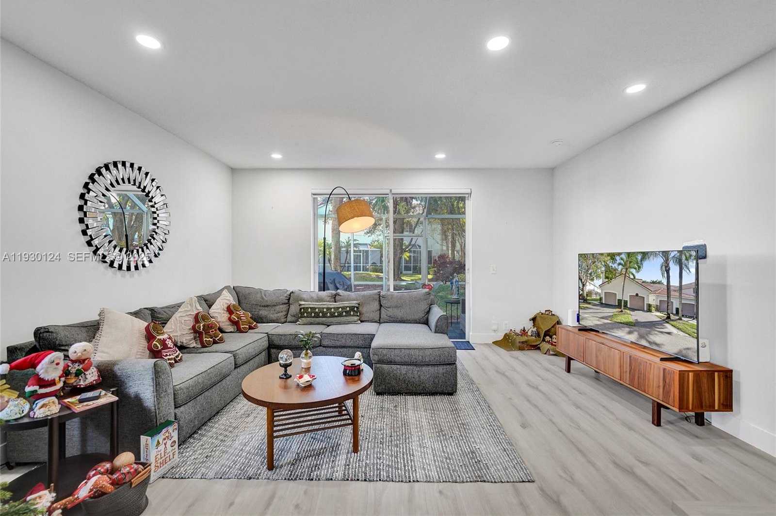 Small Image of 3643 SAN SIMEON CIR, Weston Number 5