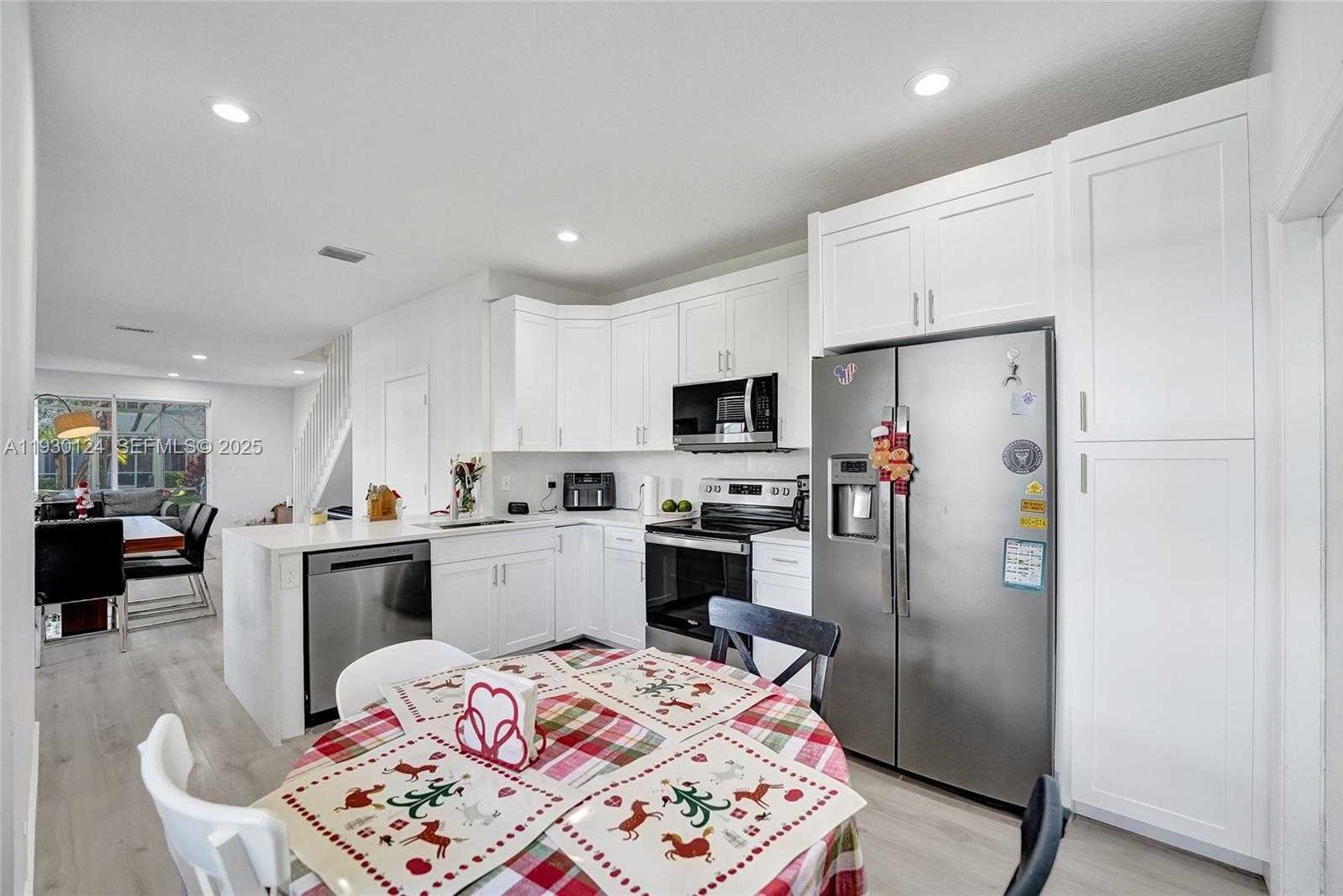 Small Image of 3643 SAN SIMEON CIR, Weston Number 7