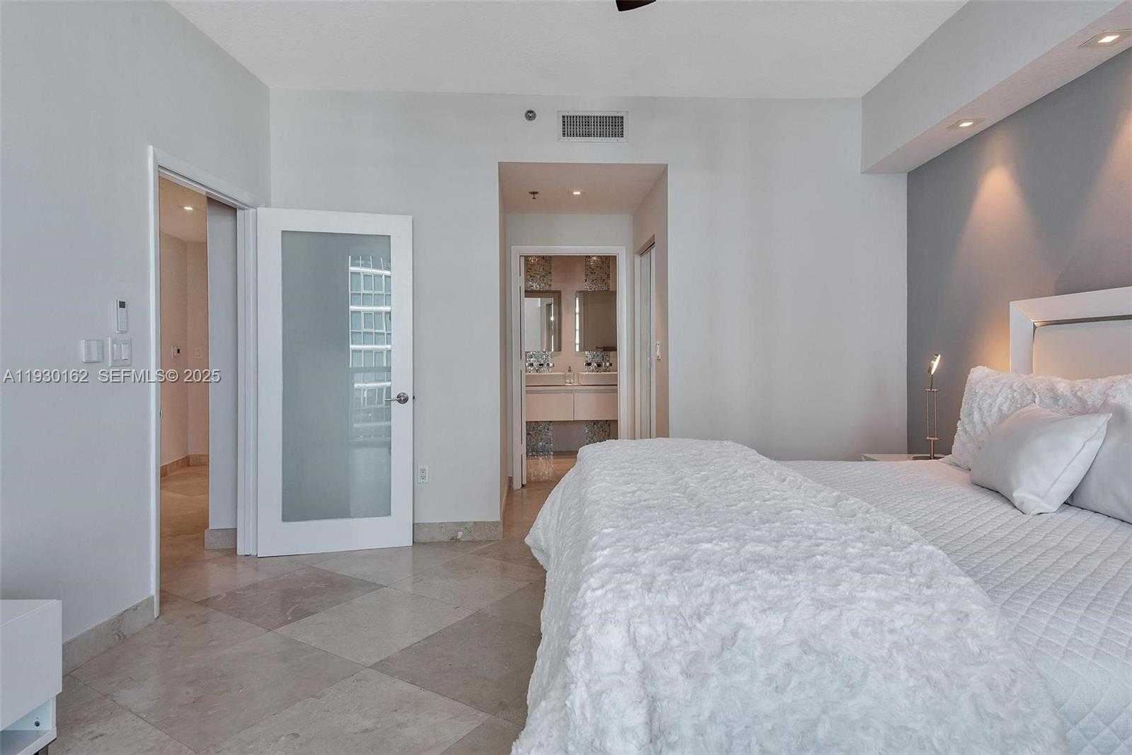 Small Image of 6515 COLLINS AVE #1110, Miami Beach Number 4